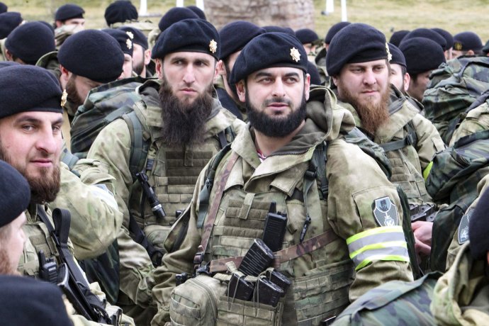 Vojaci Ramzana Kadyrova, ktorý tvrdo vládne Čečensku. Foto – TASR/AP