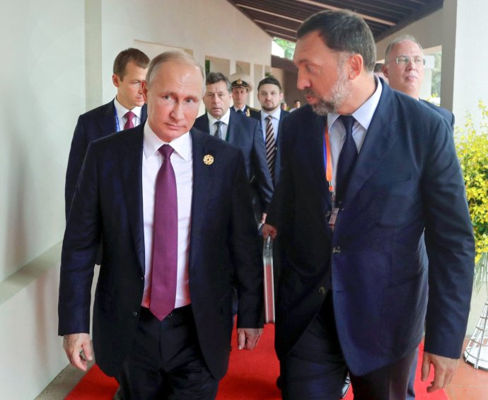 Vladimir Putin a Oleg Deripaska, pre ktorého pracovali americkí lobisti. Foto - TASR/AP