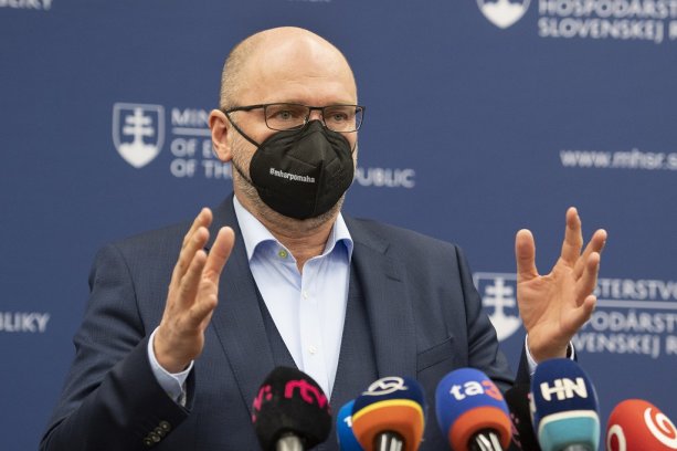 Jednu z najväčších náhrad škody za posledné roky vo výške 300-tisíc eur vyplatilo podnikateľovi ministerstvo hospodárstva. Zosobnenie škody však už Sulíkov rezort neinicioval. FOTO TASR - Pavel Neubauer