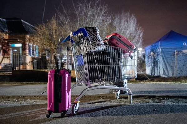 Pomáha na hranici, ale prekročiť ju nemôže. Už by ho nepustili späť (reportáž)