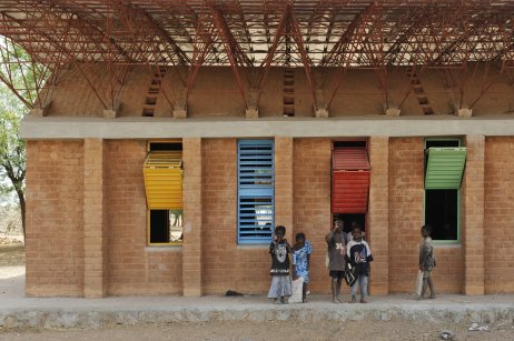 Základná škola v Gandov Togu. Foto – Erik Jan Ouwerkerk/https://www.archdaily.com
