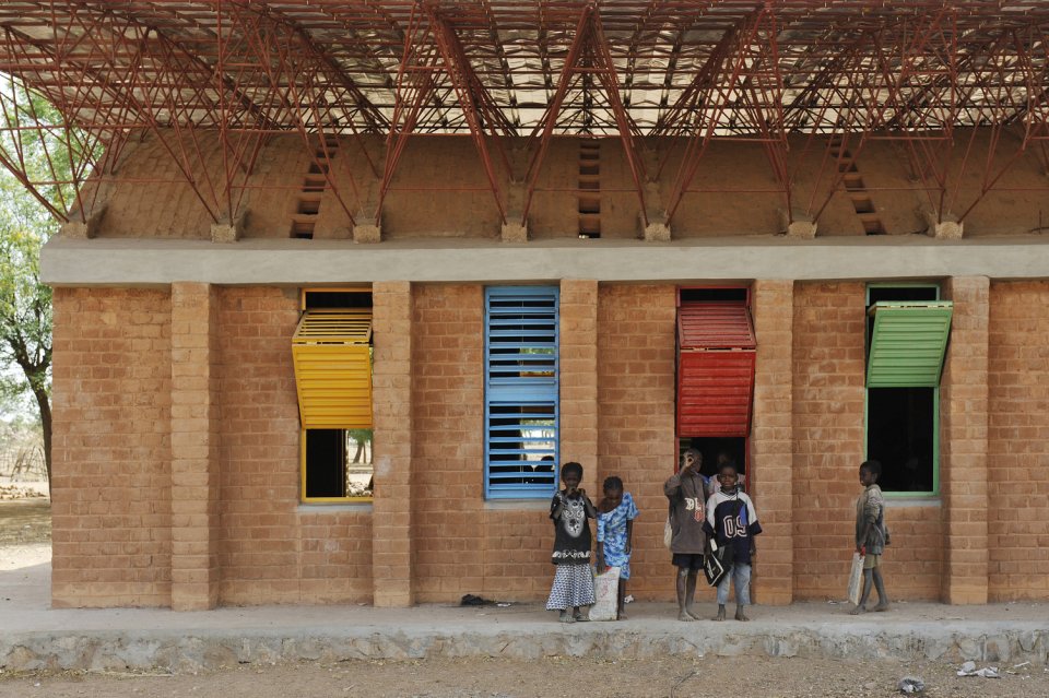 Základná škola v Gandov Togu. Foto - Erik Jan Ouwerkerk/https://www.archdaily.com
