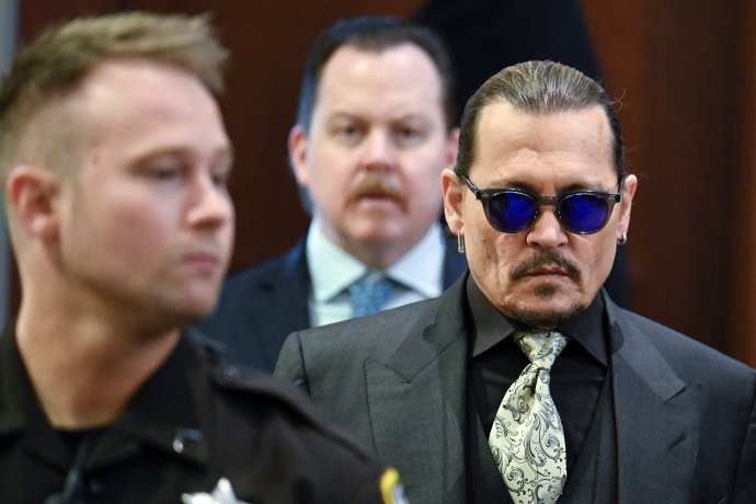 Herec Johnny Depp na súde. Foto - TASR/AP