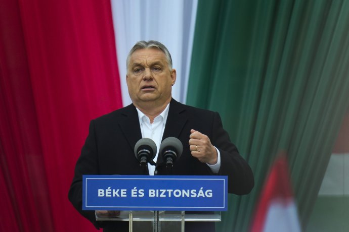 Viktor Orbán na poslednom predvolebnom mítingu Fideszu 1. apríla. Foto - TASR/AP