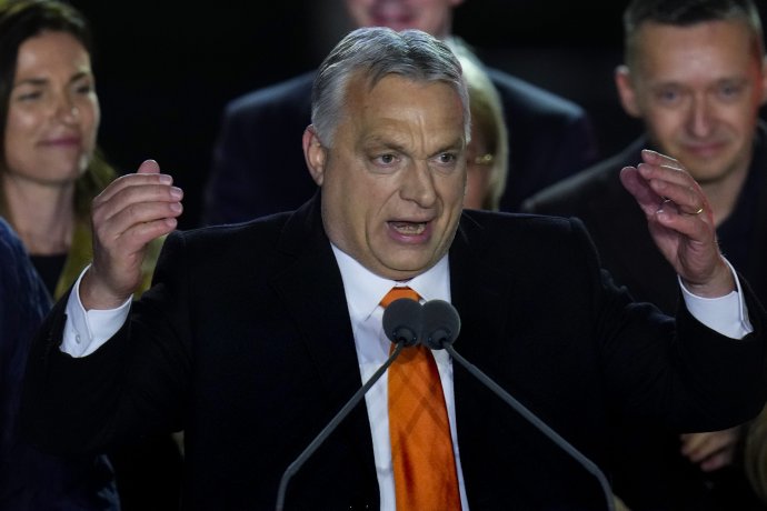 Orbán Viktor győzelmi beszédet tart a választás éjszakáján. Fotó – TASR/AP