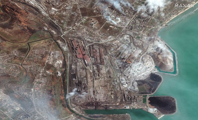 Pohľad na Azovstaľ zo satelitu. Foto – TASR/AP