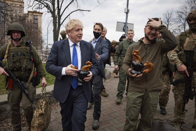 Boris Johnson a Volodymyr Zelenskyj. Foto - TASR/AP