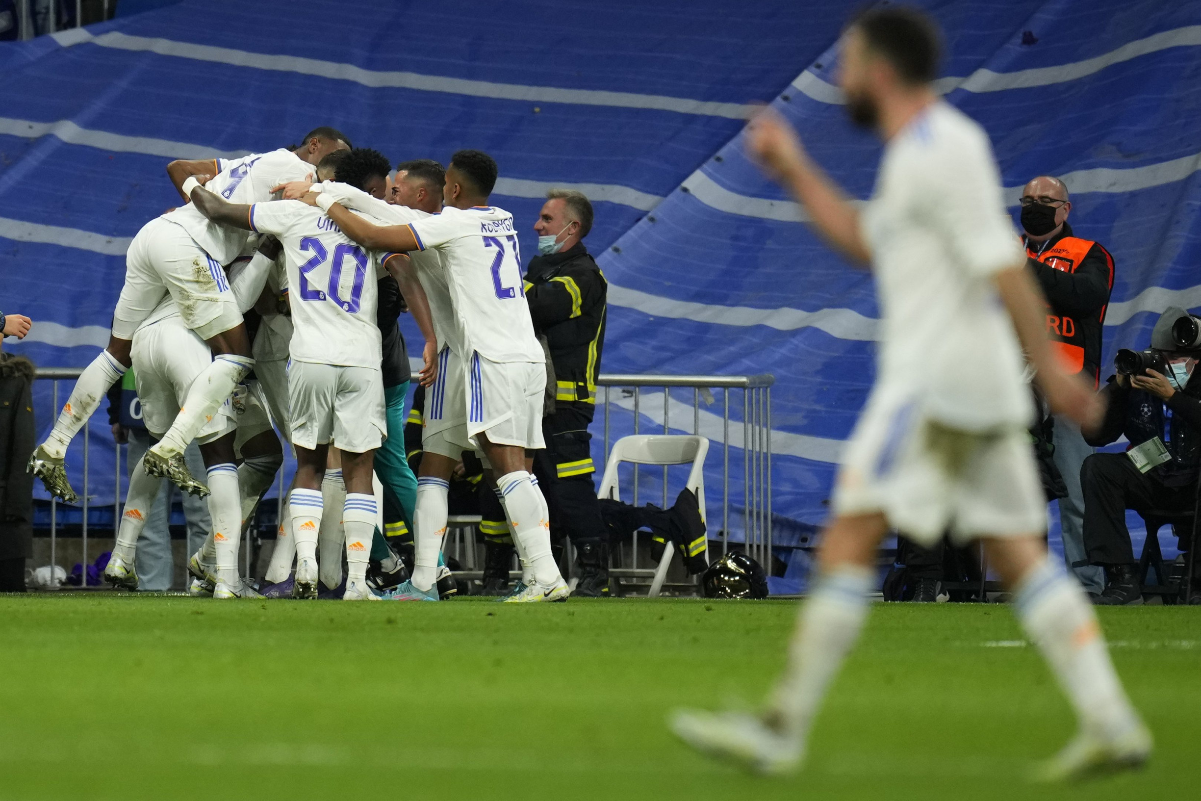 Futbalisti Realu Madrid vyradili Chelsea vo štvrťfinále Ligy majstrov. Madridčanom na postup do semifinále stačila…