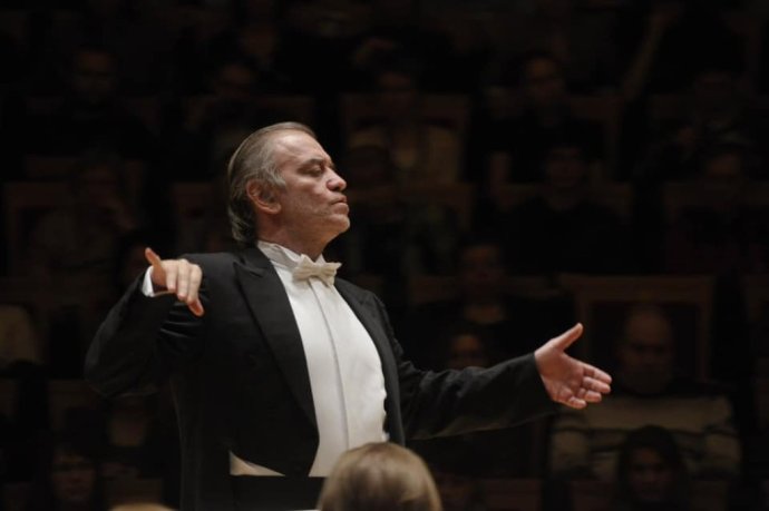 Ruský dirigent Valerij Gergijev prišiel o angažmán vo viacerých operách a orchestroch pre svoj vzťah s Putinom. Foto – facebooková stránka Valerija Gergieva