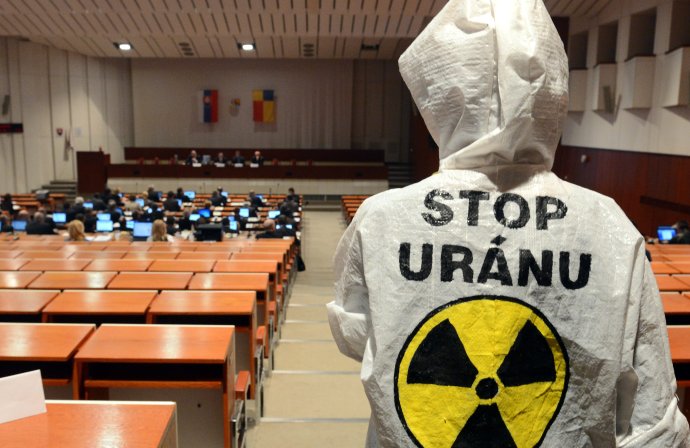 Protest proti ťažbe uránu na Slovensku pred deviatimi rokmi. Foto - TASR