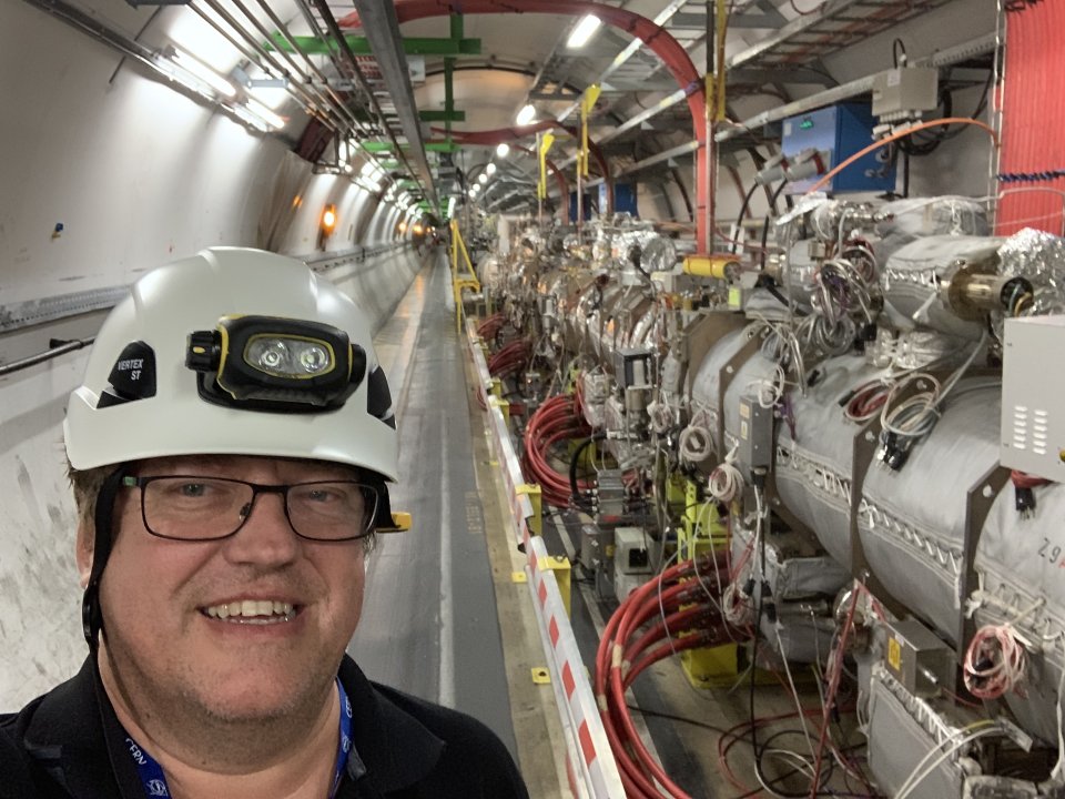 Fyzik Peter Chochula v tuneli Veľkého hadrónového urýchľovača. Zdroj - archív P. CH.