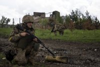 Ukrajinskí vojaci v oblasti severne od Charkiva. Foto - TASR/AP