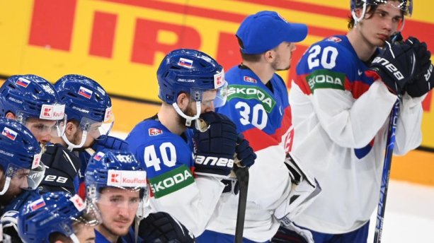Včera boli naši hokejisti po prehre s Fínskom nakoniec smutní, no budúcnosť viacerých vyzerá veľmi sľubne / Zdroj: sport.aktuality.sk
