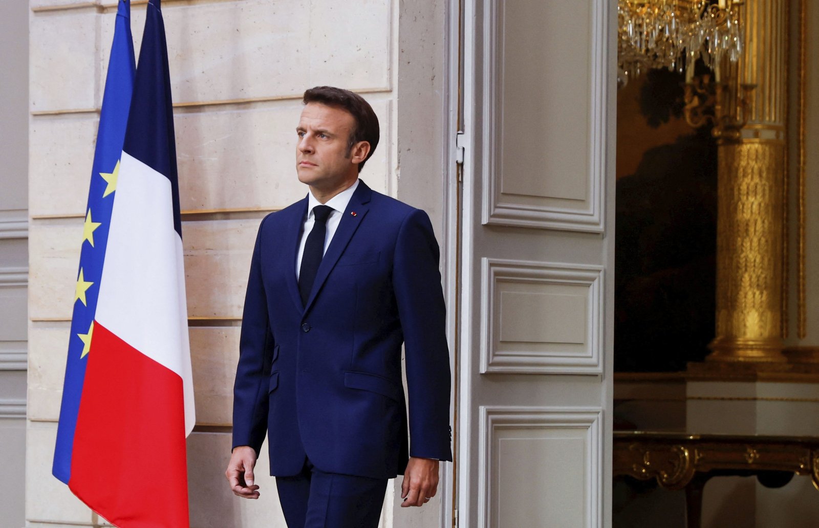 Emmanuel Macron po príchode do Elyzejského paláca. Foto - TASR/AP