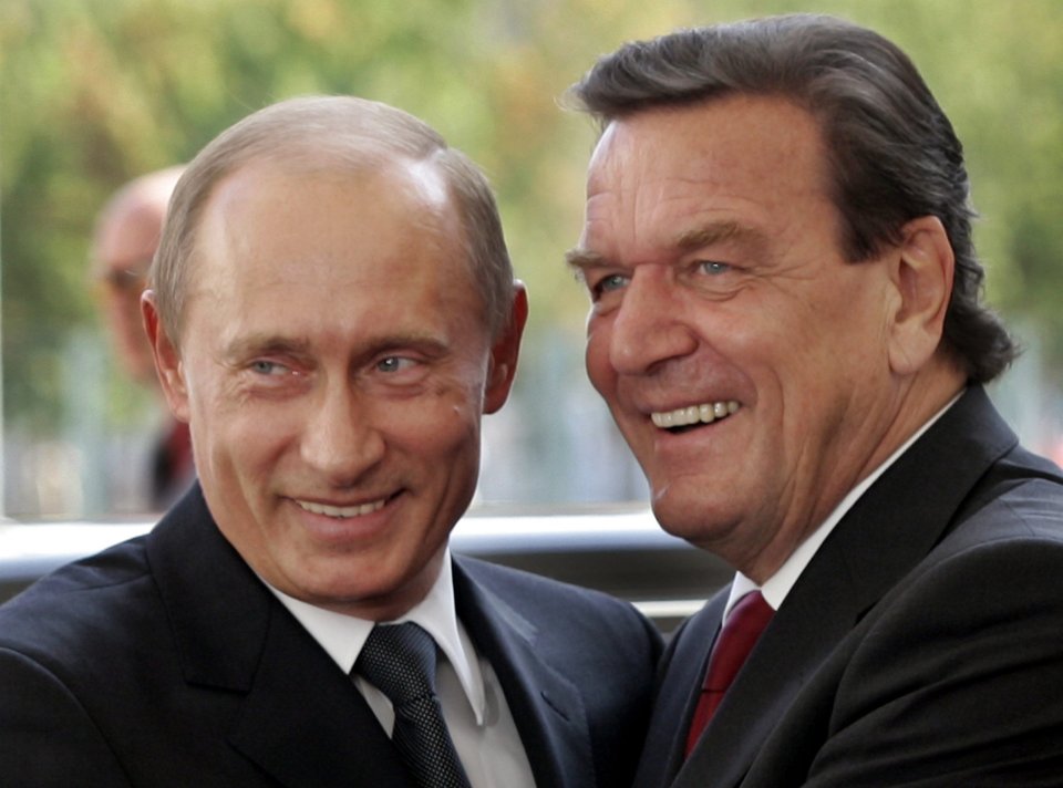 Vlagyimir Putyin és Gerhard Schröder egy 2005-ös felvételen. Kép - TASR