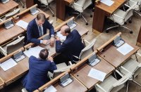 Igor Matovič minulý týždeň v parlamente so Štefanom Kuffom a  Martinom Čepčekom. Foto - Denník N