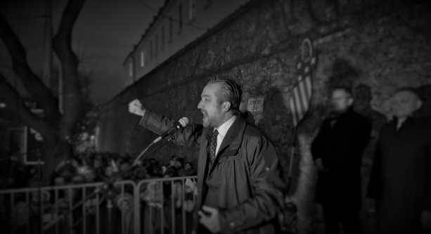 Ľuboš Blaha na proteste proti obrannej dohode s USA pred Národnou radou, 8. 2. 2022. Zdroj: FB SMER-SD/reprofoto T.H.