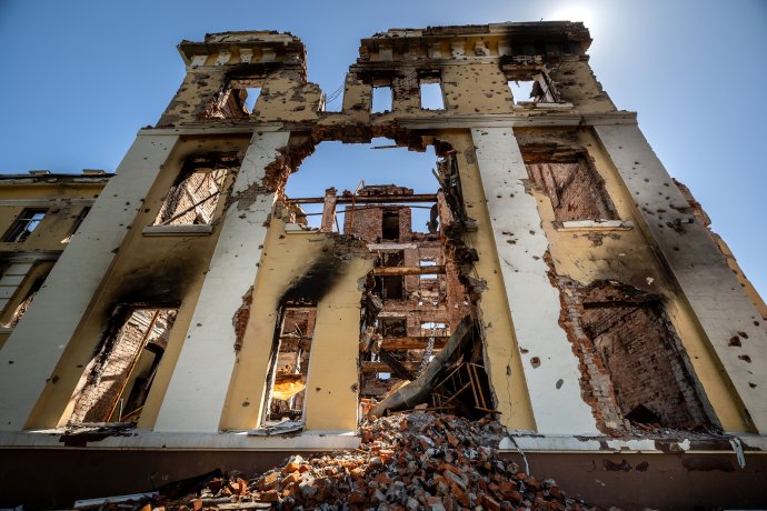 Zničená škola na Ševčenkovej ulici v Charkive. Foto N - Tomáš Benedikovič