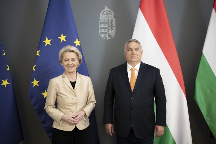 Ursula von der Leyenová a Viktor Orbán.