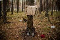 Jeden z dôkazov ruskej prítomnosti v lese pri Šestovicii. Foto - Washington Post/Wojciech Grzedzinski