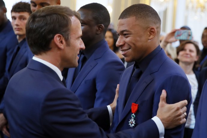 Macron a Mbappé v roku 2019. Foto - TASR/AP