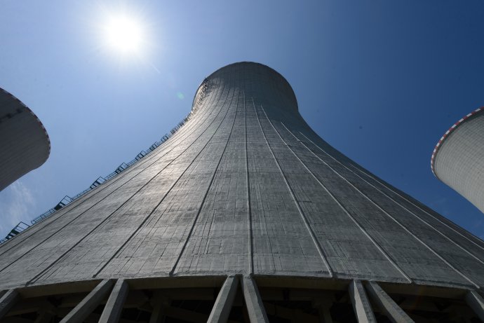 Chladiaca veža 3. bloku jadrovej elektrárne v Mochovciach. FOTO TASR