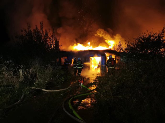 Záhradná chatka skončila v plameňoch. Ilustračné foto - TASR