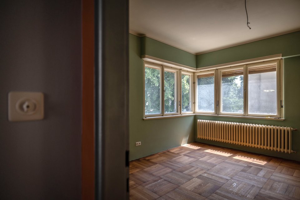 Interiéry prešli kompletnou obnovou - všetky pôvodné prvky vrátane okien, dverí či podlahy boli repasované. Foto N - Tomáš Benedikovič