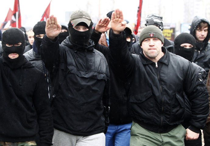Ruskí ultrapravicoví extrémisti na demonštrácii 4. novembra 2010, v Deň ľudovej jednoty, keď Rusi namiesto komunistickej revolúcie z roku 1917 slávia porážku poľských inváznych síl z roku 1612. Foto - Michail Voskresenskyj/Reuters