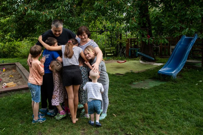 Naďa a Vasyľ s deťmi. Foto N - Vladimír Šimíček