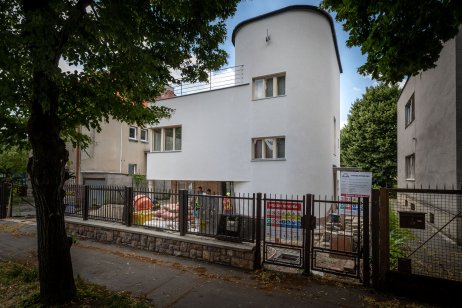 Funkcionalistická Vila K v Nitre počas prebiehajúcej obnovy. Foto N – Tomáš Benedikovič