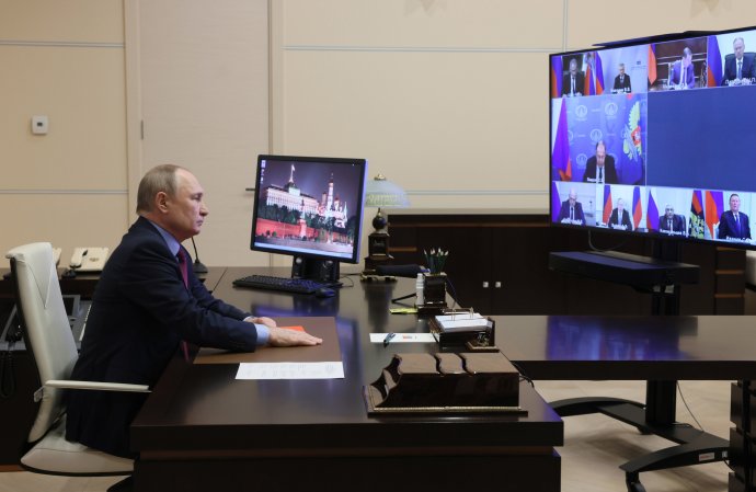 Vladimir Putin počas predsedania bezpečnostnej rady. Ilustračné foto - TASR/AP