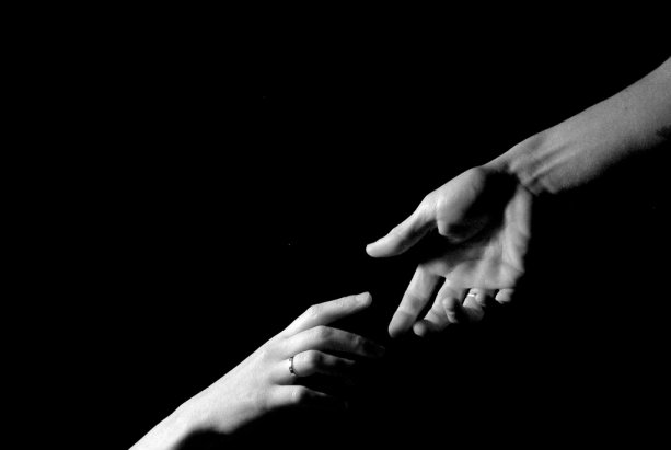Foto: Holding hands (depositphotos.com)