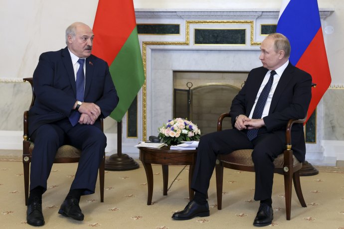 Aleksandr Lukašenko a Vladimir Putin. Foto - TASR/AP