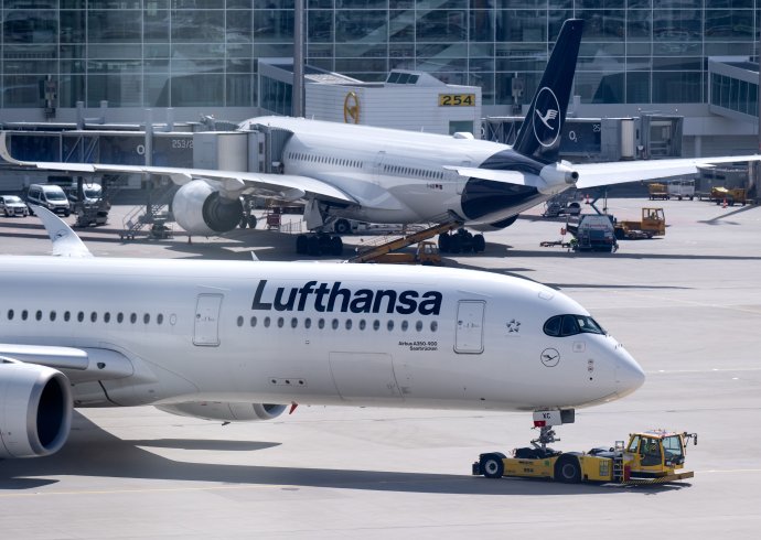 Lietadlo Airbus A350 nemeckej leteckej spoločnosti Lufthansa. Foto - TASR/AP