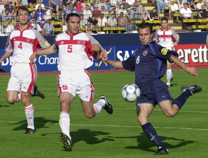 Szilárd Németh v zápase proti Turecku na ME hráčov do 21 rokov v roku 2000. Foto - TASR/Vladimír Benk