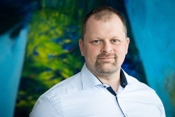 V&nbsp;IBM je rodinná pohodička, pravidlá a&nbsp;procesy majú zmysel, hovorí na reči o&nbsp;korporáciách šéf firmy 