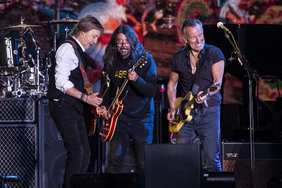 Paul McCartney, Dave Grohl a Bruce Springsteen. Foto - TASR/AP