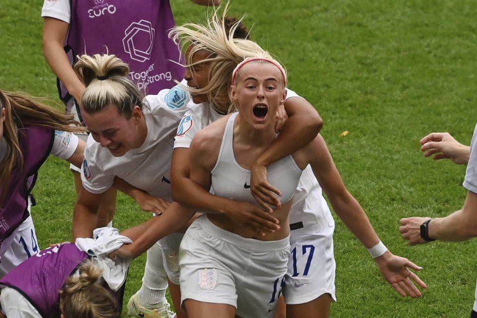 Chloe Kellyová oslavuje druhý a víťazný gól Anglicka v predĺžení finále proti Nemecku. Foto - tasr/ap