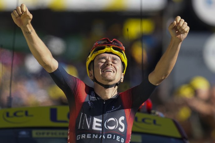 Britský cyklista Thomas Pidcock triumfoval v 12. etape. Foto - TASR/AP/Thibault Camus