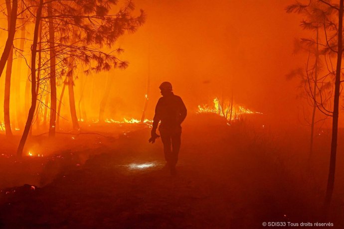 Požiar z Francúzska, záber zo 17. júla. Foto – TASR/AP