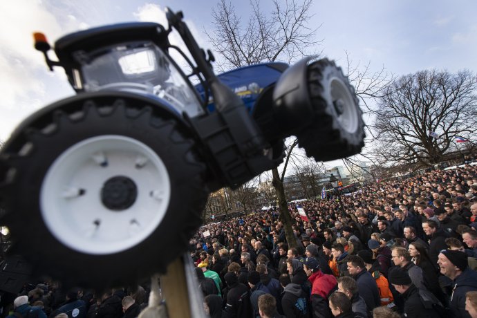 Protesty farmárov v Haagu z februára. Ilustračné foto - TASR/AP