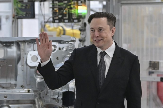 Elon Musk v marci 2022 pri otváraní automobilky Tesla vo východnom Nemecku. Foto - TASR/AP
