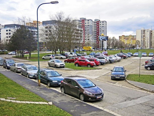 https://www.cas.sk/fotogaleria/874403/parkovanie-v-petrzalke-od-novembra-po-novom-nerezidentov-vyjde-nocne-statie-1-na-hodinu/1/