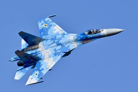 Ukrajinská ťažká stíhačka Su-27. Aj na nej je moderná digitálna kamufláž, akú Ukrajinci radi využívajú i na iných typoch. Foto – Wikimedia