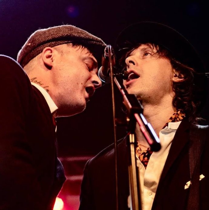 Pete Doherty a Carl Barât. Foto - thelibertines.com