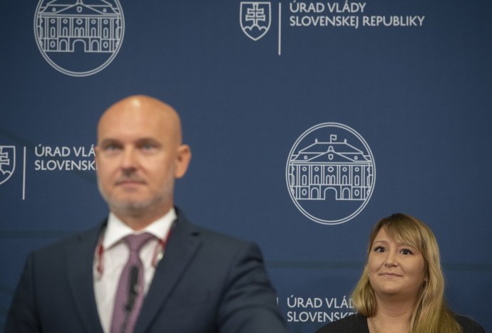 Branislav Gröhling oktatási miniszter és Svetlana Síthová oktatási államtitkár. Fotó - TASR