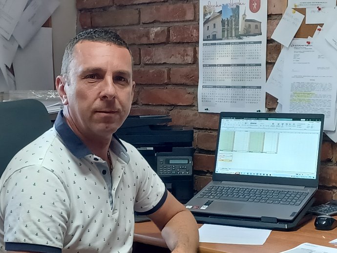 Habovčík Marián polgármester húsz év alatt nem tapasztalt olyan káoszt, mint amilyen most uralkodik az önkormányzatokban. Fotó - Ibos Emese