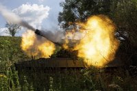 Ukrajinská húfnica strieľa na ruské pozície. Foto - TASR/AP