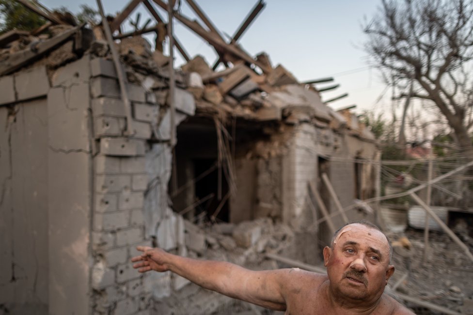 Po ruskom útoku na rodinný dom, pri ktorom prišiel Olexandr o ženu. Foto N - Tomáš Benedikovič